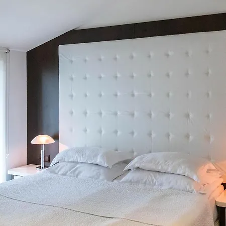 Ekaterina Хотел Вакарел